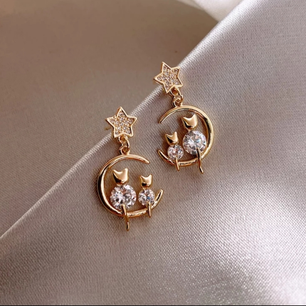 Sale✨Mini Gold Cat Earring Hoops